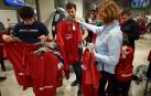Colas para comprar la camiseta de Osasuna de la Copa del Rey
