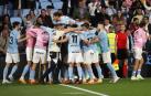 Los jugadores del Celta celebran el tanto de Aidoo que les mantiene en LaLiga