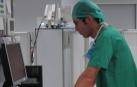 El Dr. José Manuel Jiménez Arribas, en su consulta profesional