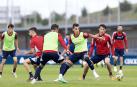 Los jugadores de Osasuna durante la sesión de entrenamiento de este lunes, previa al choque contra el Barça