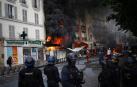 Enfrentamientos entre la policía y manifestantes durante una manifestación el 1 de Mayo en París
