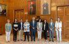De izquierda a derecha, asistentes a la firma del convenio: Elena Belzunce, Carolina Montoro, Antonio Moreno Ibáñez, Ana Marta González, Rafael Sánchez-Ostiz, Paloma Grau, Isabel García Ipiens, José Javier Azqueta y Cristina Patier
