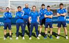 EL CUERPO TÉCNICO DE OSASUNA. En primera fila: Pablo Iriarte (preparador físico), Sergi Pérez (jefe de los preparadores físicos), Jagoba Arrasate (primer entrenador), Bittor Alkiza (segundo entrenador) y Juantxo Martín (preparador físico). Detrás: Rubén Berrogui (analista) y Richard Sanzol (entrenador de porteros)