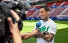 Los jugadores del C.A. Osasuna atienden este jueves, 4 de mayo, a los medios de comunicación durante el 'Media Day' del club en el estadio de El Sadar