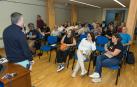 Fernando Ferrer, a la izda., durante la reunión mantenida con los vecinos del Casco Antiguo