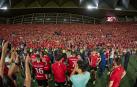 Los jugadores de Osasuna aplauden a la afición