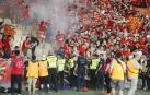 Momentos tensos tras la caída de una valla después del gol de Lucas Torró.