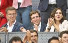 De izda. a dcha., Alberto Núñez Feijóo, José Luis Martínez Almeida e Isabel Díaz Ayuso durante la final del Open de Madrid de tenis