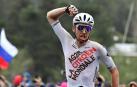 Aurelien Paret-Peintre celebra su triunfo en la cuarta etapa del Giro de Italia