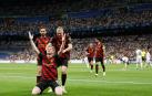 El centrocampista del Manchester City Kevin De Bruyne (i) celebra su gol, durante el partido de ida de las semifinales de la Liga de Campeones que Real Madrid