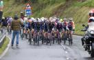 El pelotón, rodando este viernes en la primera etapa de la Itzulia femenina