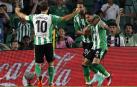 Los jugadores del Betis celebran uno de los tantos en el choque contra el Rayo Vallecano.