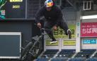 Vídeo de los X Games de Japón 2023 Celebrado por segunda vez en la historia en la ciudad japonesa de Chiba, el Zozo Marine Stadium recibió el pasado 14 de mayo a la élite del BMX Street durante la celebración de los X Games de verano. El rider pamplonés de Red Bull Courage Adams deleitó con su característico estilo asegurándose la plata tras conseguir un 80.00 y un 89,66 en la segunda ronda gracias a sus manuals.