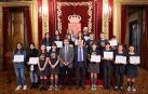El consejero Irujo, junto al alumnado galardonado