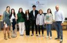 Los ganadores del Iruñarrivial junto a Fernando Aranguren, concejal especial de Juventud del Ayuntamiento de Pamplona