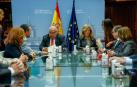 El secretario de Estado de Justicia, Tontxu Rodríguez, y la secretaria de Estado de Función Pública, Lidia Sánchez firman con jueces y fiscales el acuerdo que incluye un aumento salarial de unos 450 euros brutos al mes