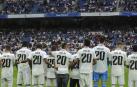 Los jugadores del Real Madrid, con la camiseta de Vinícius Jr., antes del inicio del e ncuentro.