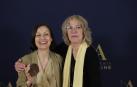 La actriz Carme Elías posa junto a la actriz Susi Sánchez tras recibir la Medalla de Oro de la Academia de Cine, este jueves en Madrid