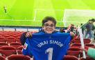 El navarro Mario Muñoz, con la camiseta que le regaló Unai Simón