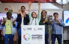 Begoña Alfaro, con los brazos en alto, celebra los resultados en los comicios este domingo