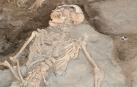 Hallan los esqueletos de tres habitantes de Pompeya y dos frescos de escenas mitológicas en las nuevas excavaciones del área arqueológica de la ciudad, destruida por el volcán Vesubio en el 79 d. C.