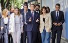 El presidente del Partido Popular, Alberto Núñez Feijóo (c), a su llegada a la Junta Directiva del PP, en la sede de Génova
