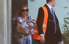Ana Obregón en el aeropuerto junto a la pequeña Ana Sandra Lequio tras regresar de Estados Unidos