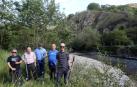Junto a la desaparecida presa del Pozo de los 50, Martín Apezetxea Iribarren, Juan Otamendi Lasaga, José María Aguirre Estomba, José Mari Mitxelena Urrestarazu y Jesús Tapia Elgorriaga.