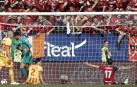 El delantero croata de Osasuna Ante Budimir (d) celebra su primer gol