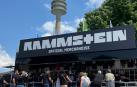 Imagen de una tienda con productos de Rammstein