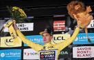 Jonas Vingegaard tras enfundarse el maillot amarillo del Criterium Dauphiné