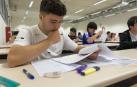Estudiantes se enfrentan al primer examen de la EvAU de este 2023 en el campus de la UPNA en Tudela
