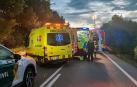 Guardia Civil y equipo de emergencia, en el lugar del accidente de tráfico ocurrido en Collado Villalba (Madrid)