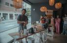 Rafa Vicente prepara un café con el sistema Aeropress, durante la competición en Cafés Morenos