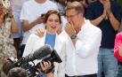 El líder del PP, Alberto Núñez Feijóo, y la presidenta de la Comunidad de Madrid, Isabel Díaz Ayuso, durante su participación en el acto "Pasar página e iniciar el cambio en España", este domingo en Madrid