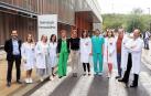 EN LA NUEVA UNIDAD DE HEMODIÁLISIS. En la imagen, autoridades y profesionales ante las nuevas instalaciones. De izda. a dcha., Manuel Arellano Armisen (ALCER), Blanca Sánchez Burgaleta, Sara Magaña Orta, Marta Cuberes Izquierdo, Santos Induráin Orduna (consejera de Salud), María Chivite Navascués (presidenta del Gobierno foral), Ana Campillo Arregui (directora del Área de Salud de Tudela), Iván García Enériz, Maite Fauste Angós, Santiago Urmeneta Aguilar y Luis Pérez Puyo