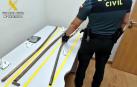 Barras de hierro con las que los detenidos dieron una paliza a un vigilante en Laredo