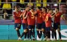 La plantilla celebra el gol de Abel Ruiz ante Croacia