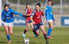 Leyre Fernández conduce el balón en un partido disputado en Tajonar tras regresar de su lesión