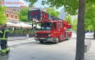Los bomberos controlan un incendio en la cafetería exterior del Baluarte