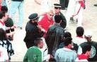 SANCIONADO. La policía multé a una persona que filmaba el encierro