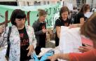 Las empleadas organizaron este martes un mercadillo en Pamplona