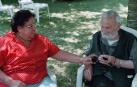 La pintora baztanesa Ana Man Marín y el escultor Jorge Oteiza brindaron ayer en Elizondo