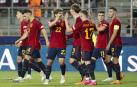 Los jugadores de la sub 21 celebran el gol de Miranda