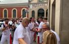 Llegada de Luis Sabalza y los capitanes de Osasuna para el lanzamiento del Chupinazo al Ayuntamiento de Pamplona