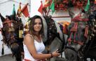 Andrea Hernández, con las mulillas en el patio de caballos