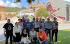 Vecinos de Arellano que han participado en el proyecto, en un rincón de la localidad.