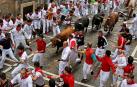 Los toros de Núñez del Cuvillo abren la manda en la Estafeta en el quinto encierro
