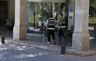 Agentes de Policía Científica, en las inmediaciones del lugar donde se han producido los hechos