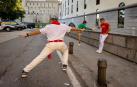 Así se entrenan los mozos minutos antes del último encierro de San Fermín 2023